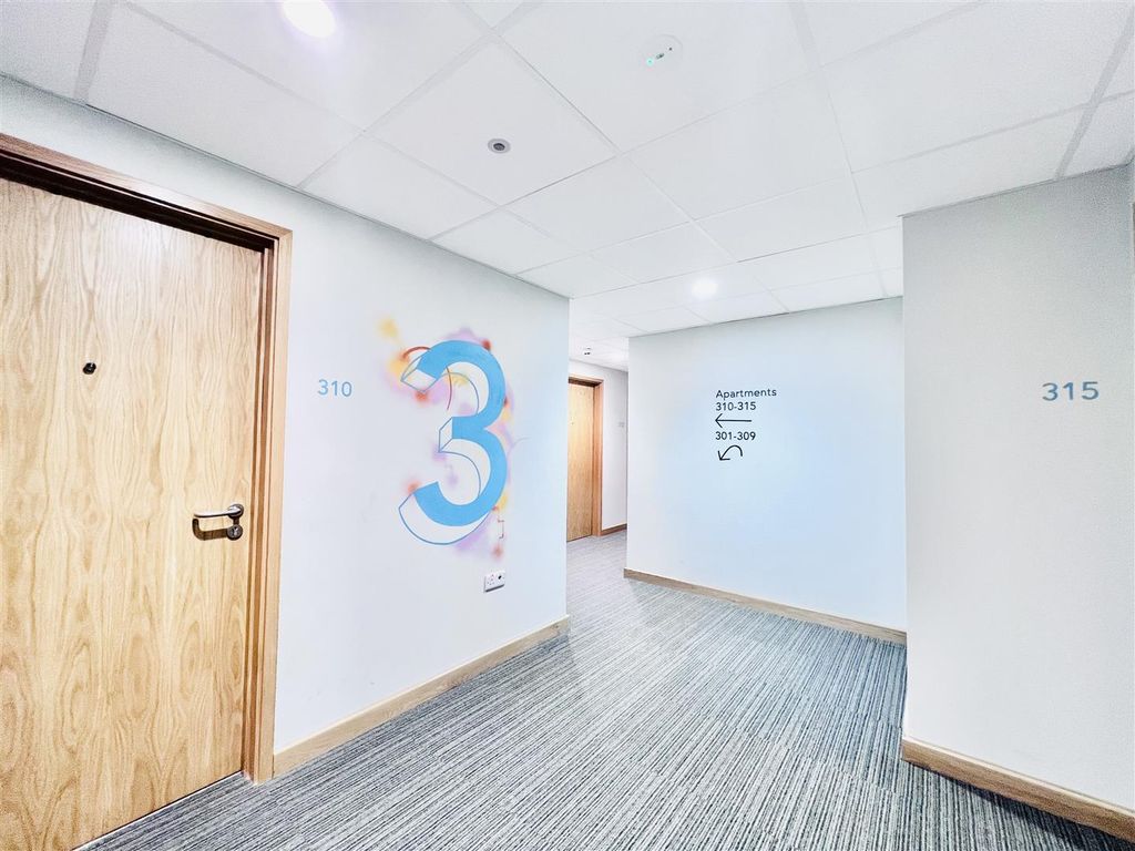 Property photo 1 of 17 Communal Floor 3.Jpeg