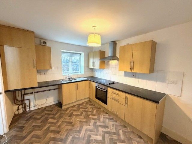 Property photo 3 of 8 Kitchen