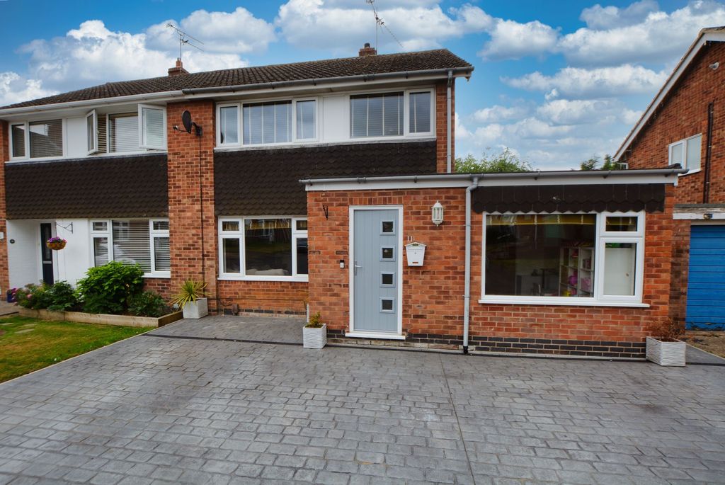 Property photo 2 of 33