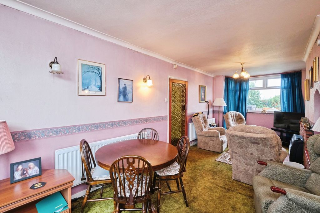 Property photo 2 of 17 Photo