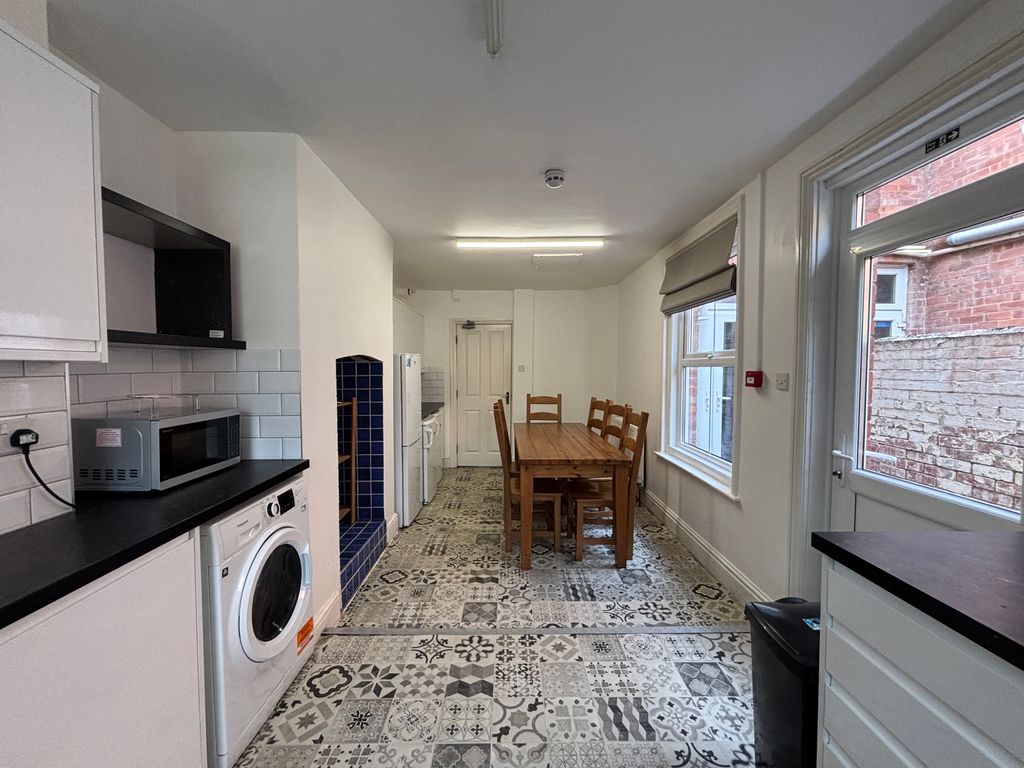 Property photo 3 of 15 Kitchen
