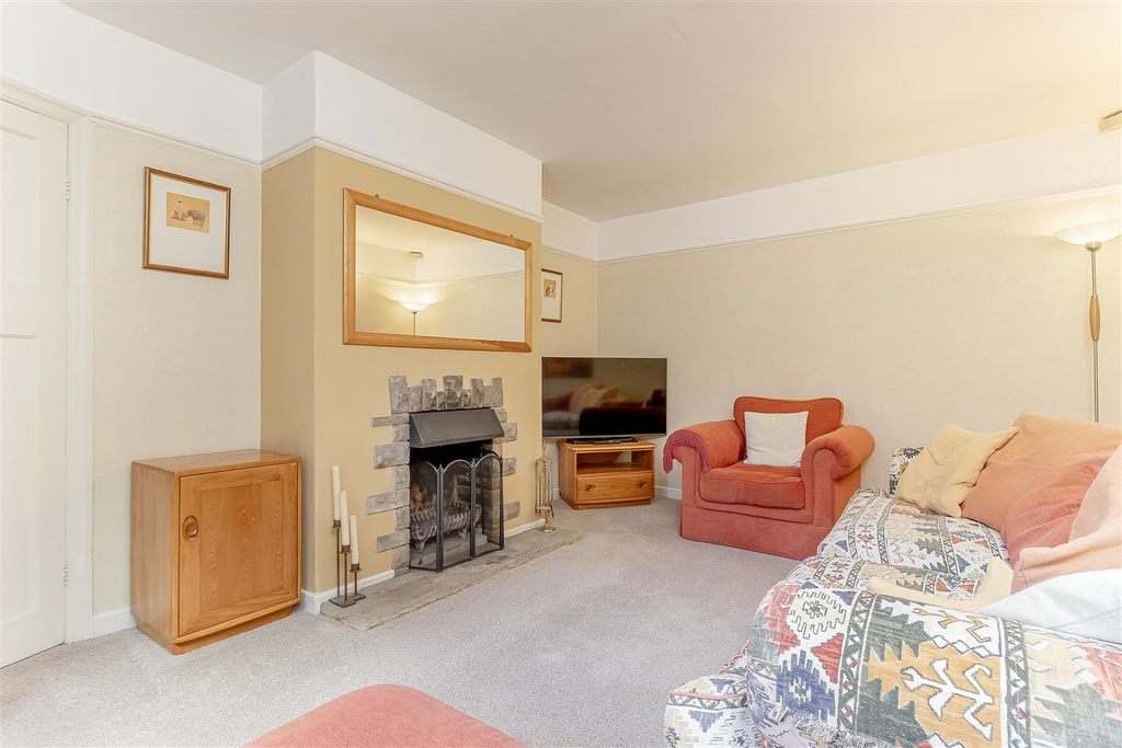 Property photo 3 of 23 Lounge - B.Jpg