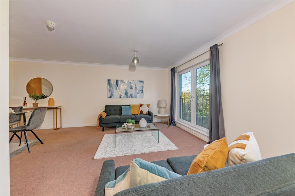 Property photo 3 of 29 15 Dudhope Gardens Dundee-11.Jpg