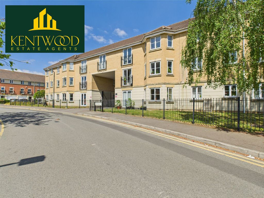 Property photo 1 of 12 2 Bed, 2 Bath Ground Floor Apartment With Parking - Langley, Sl3