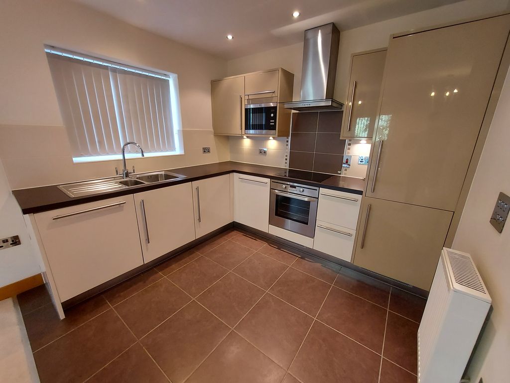 Property photo 3 of 7 Kitchen