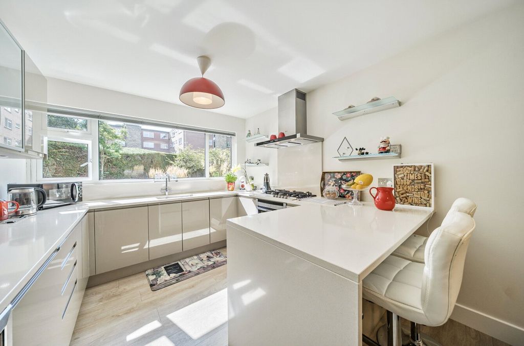 Property photo 2 of 24 Picture No. 17