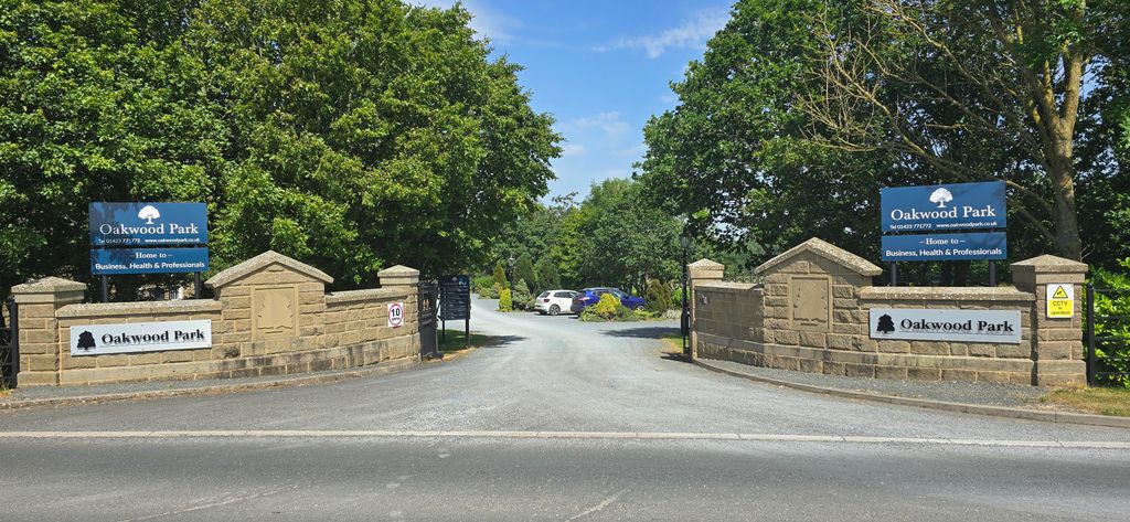 Property photo 1 of 11 Entrance