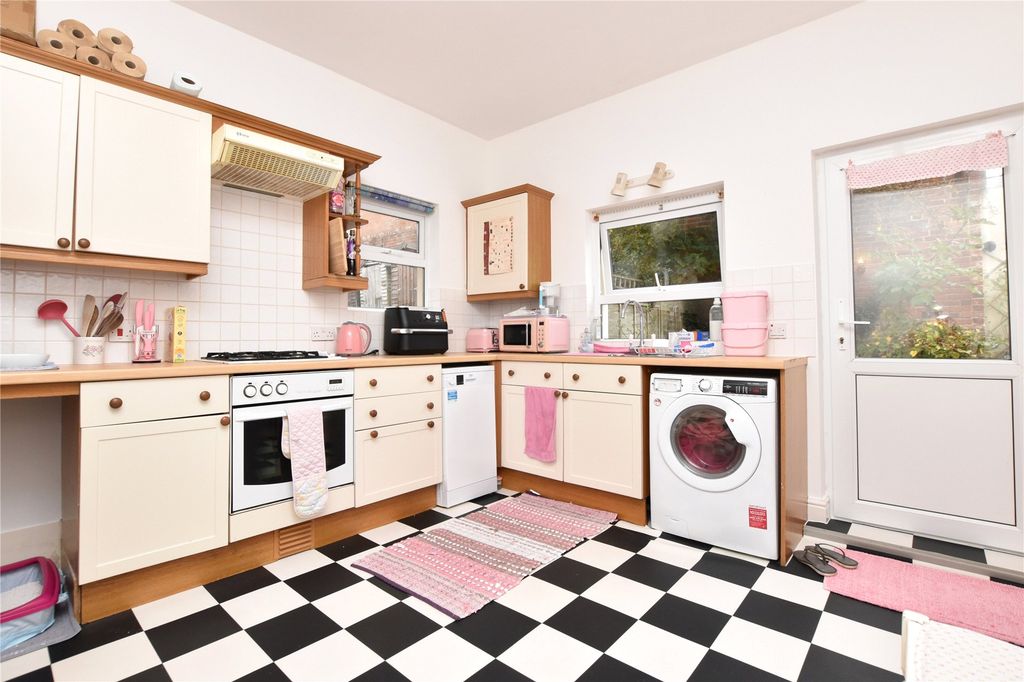 Property photo 3 of 11 3 - Kitchen/Diner