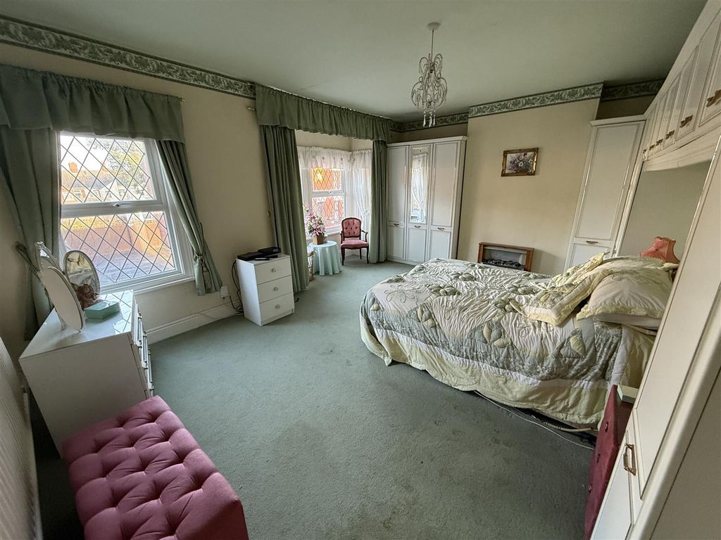 Property photo 2 of 20 Bedroom 1