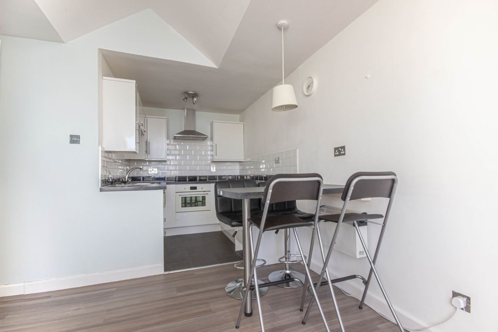 Property photo 3 of 11 3