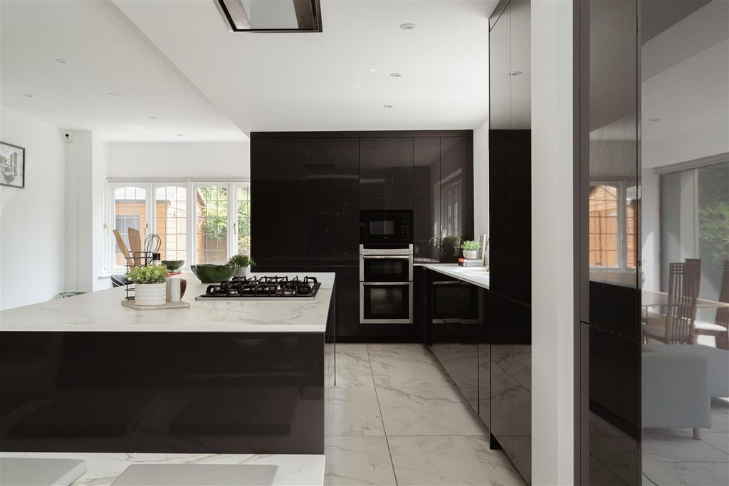 Property photo 2 of 28 9.Jpg