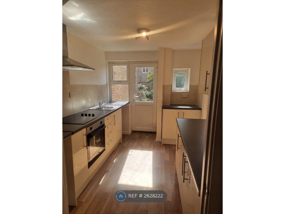 Property photo 3 of 13 Kitchen