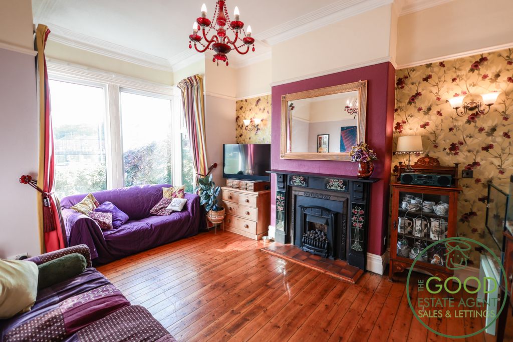 Property photo 2 of 35