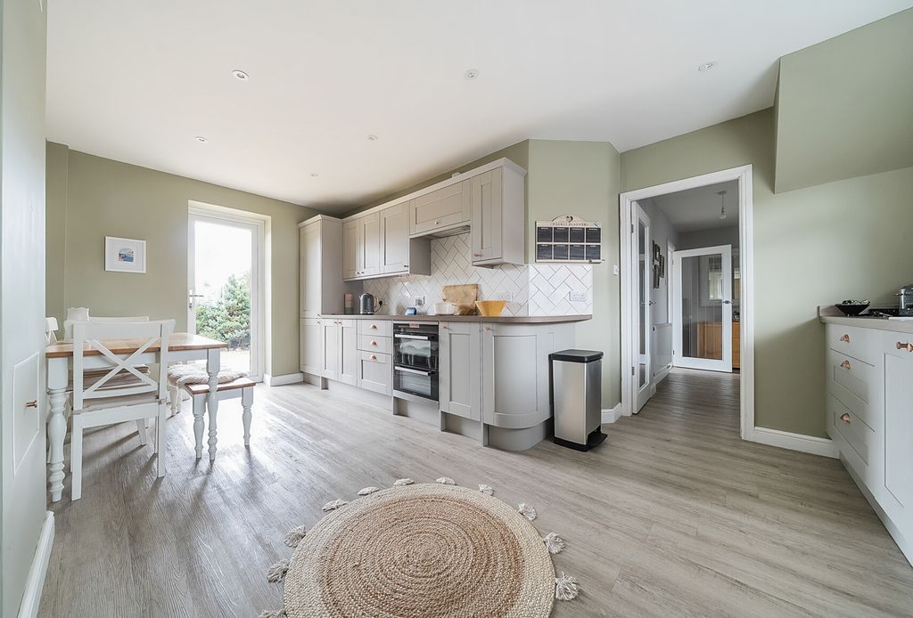 Property photo 1 of 20 1332488-6-688Cdab...