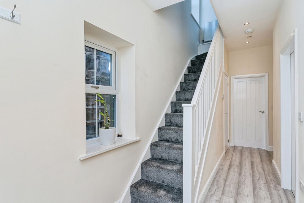 Property photo 3 of 21 Pbox-Img.Jpg