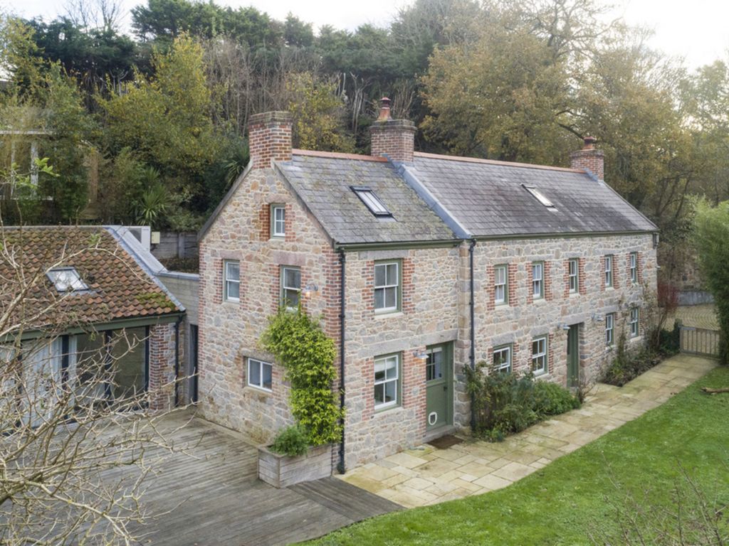 Property photo 1 of 15
