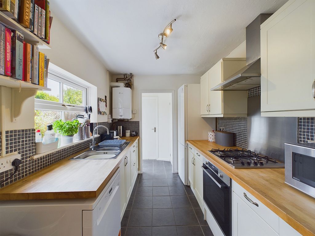 Property photo 2 of 18 Kitchen