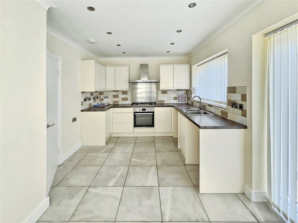 Property photo 2 of 8 Kitchen