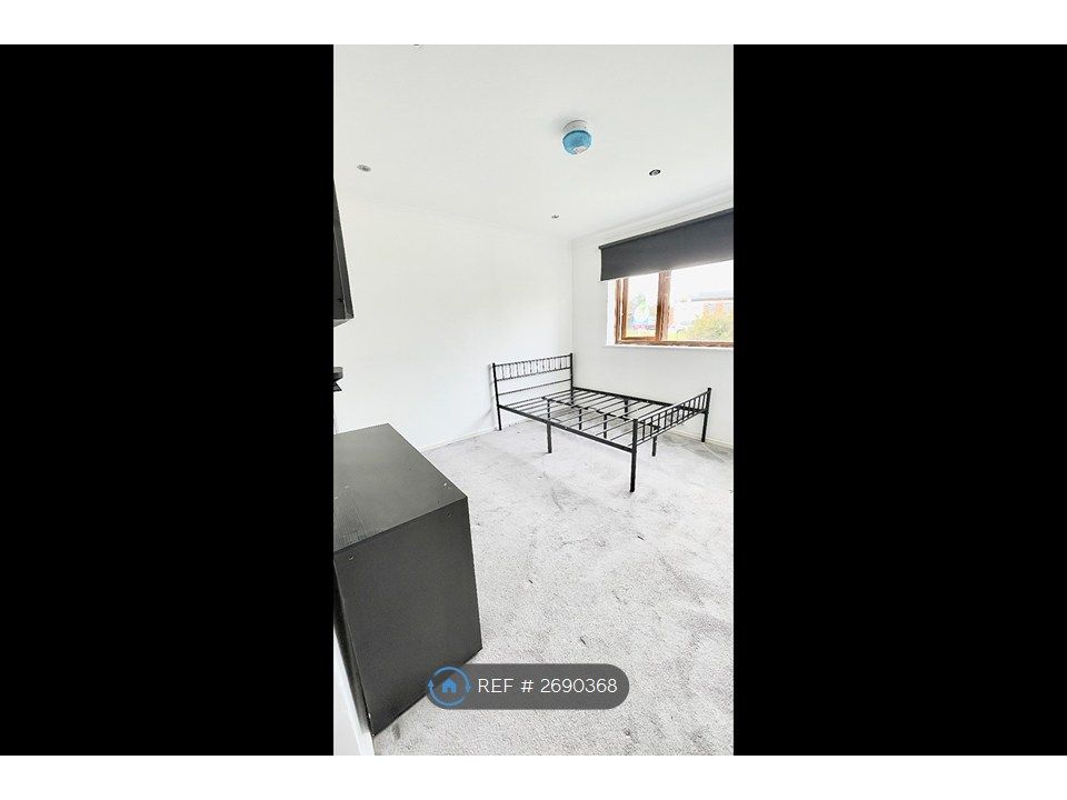 Property photo 1 of 9 Room 1 Double Bed - £780 Mattress To Be Provided.