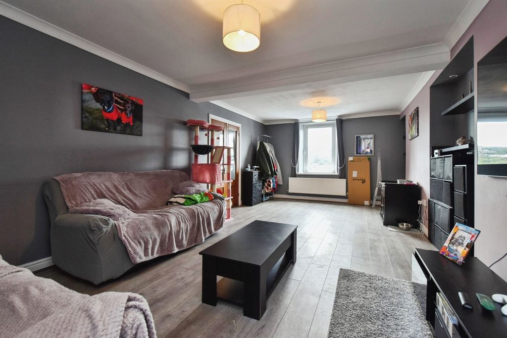 Property photo 2 of 30