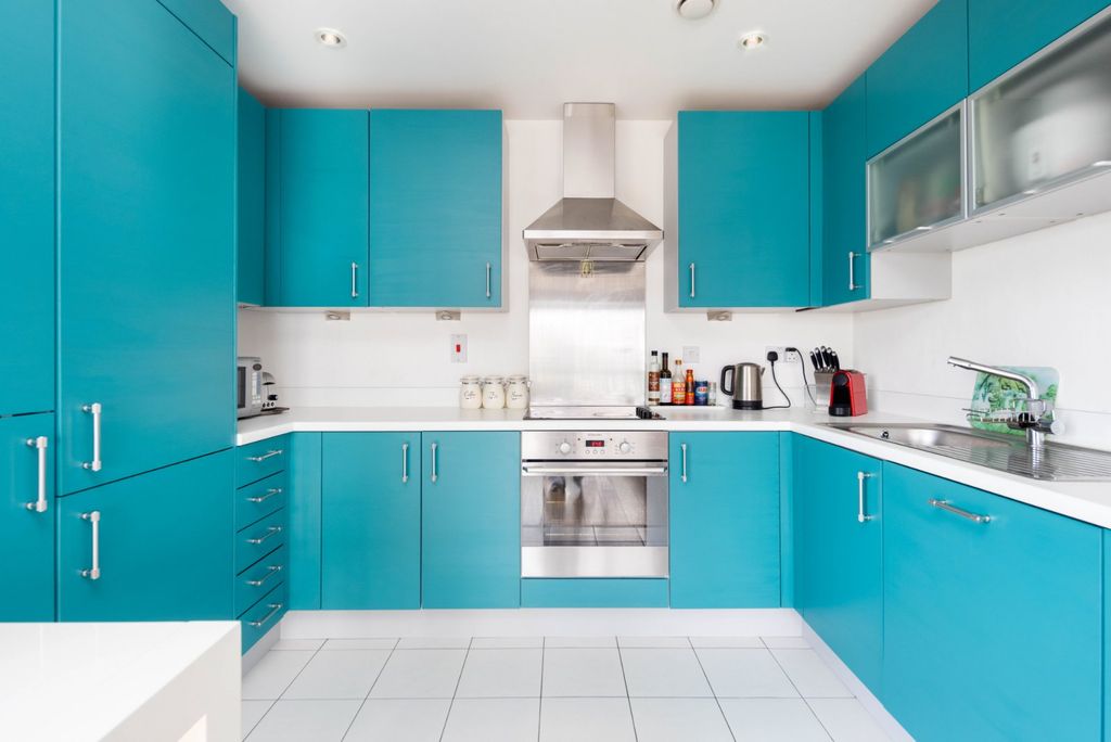 Property photo 3 of 17 Kitchen