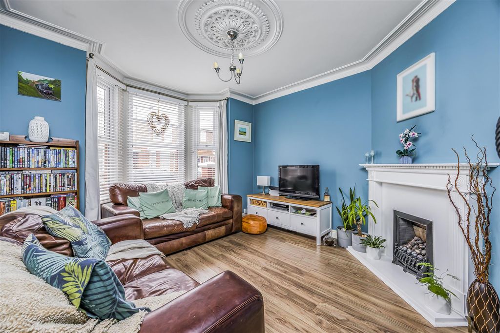 Property photo 3 of 22 86 Shelford Road, Milton-Porticomarketing-Soldby-1