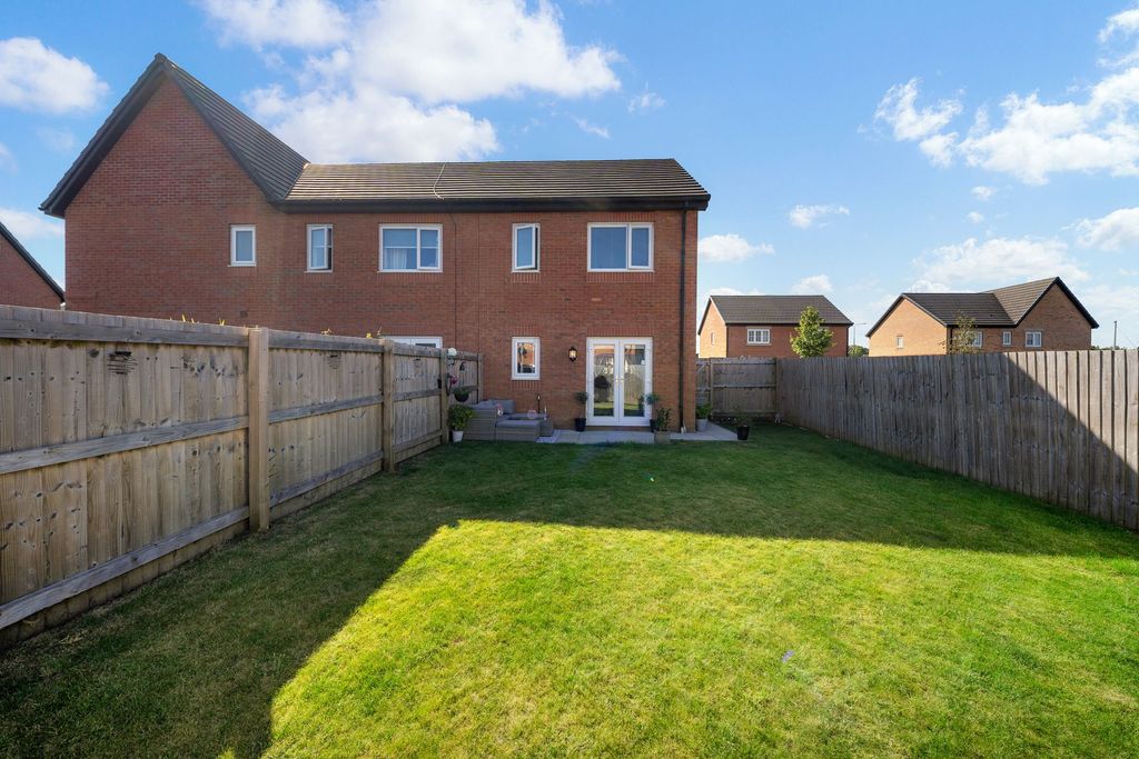 Property photo 2 of 28