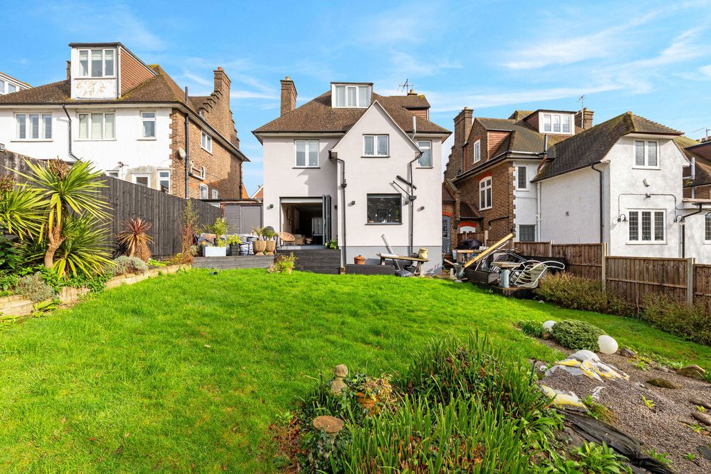 Property photo 2 of 22