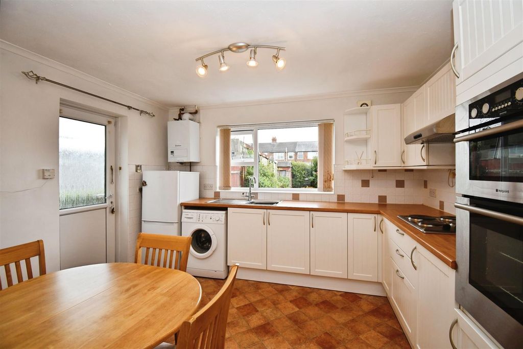Property photo 3 of 12 Kitchen / Dining Room