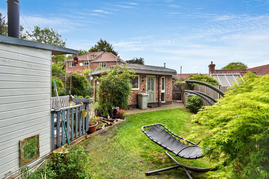 Property photo 2 of 32