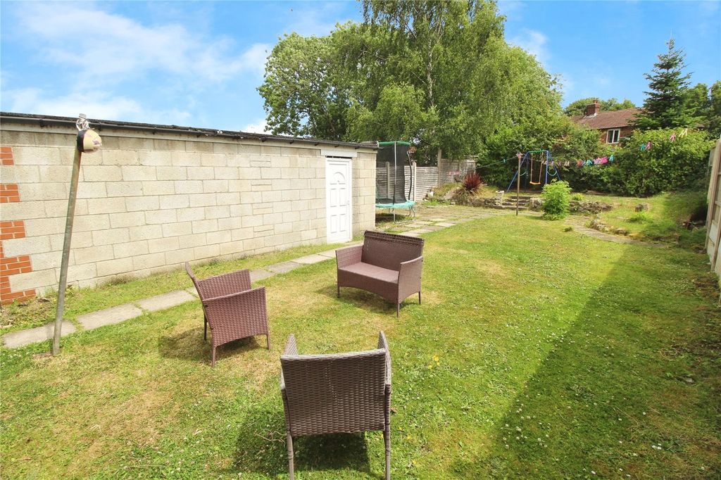 Property photo 3 of 15 Gardens