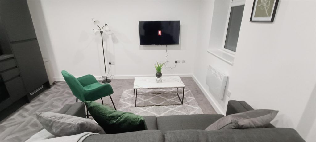 Property photo 3 of 8 Img_20241214_211940