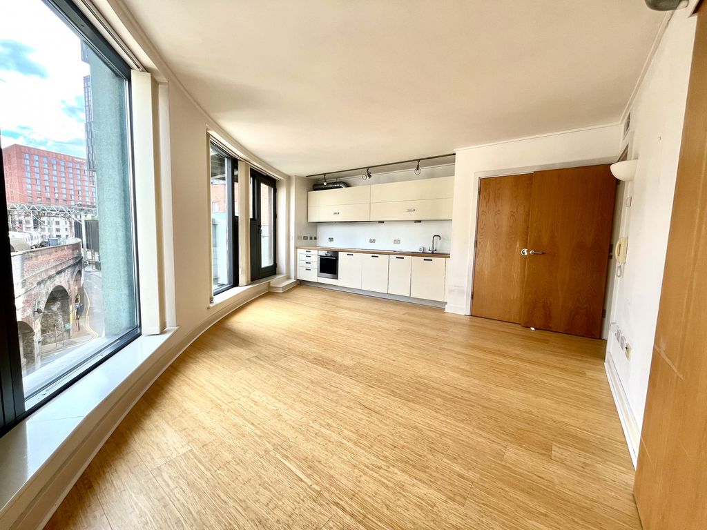 Property photo 2 of 11 Lounge