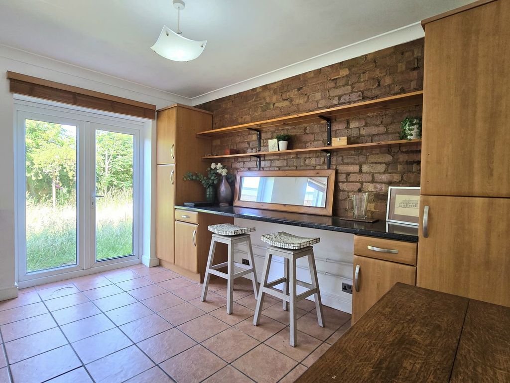 Property photo 3 of 32