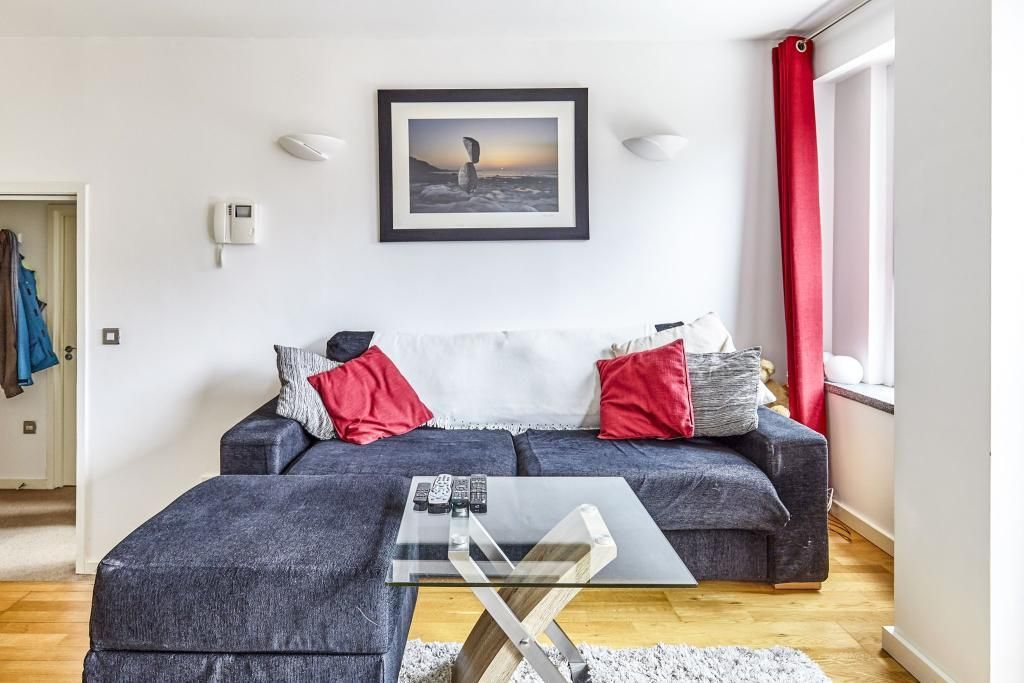 Property photo 2 of 9 Living Room