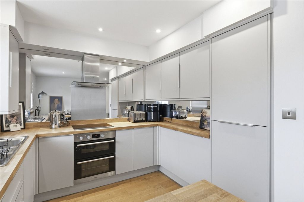 Property photo 1 of 9 Kitchen