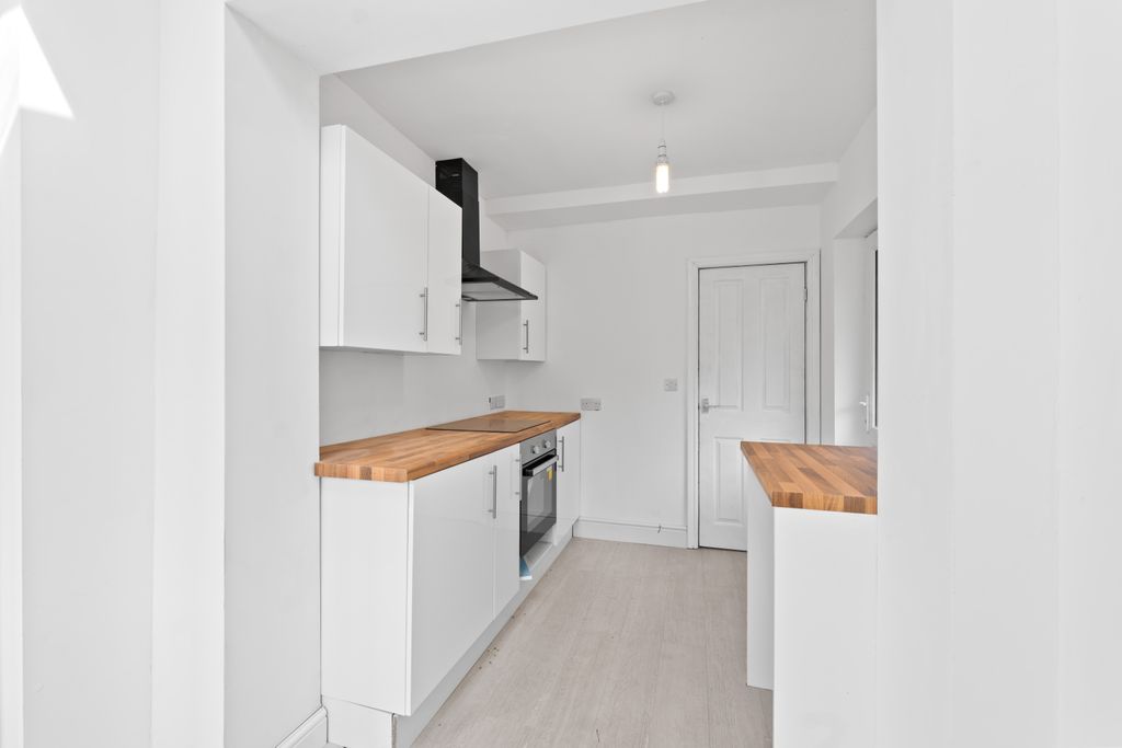 Property photo 3 of 20 Kitchen