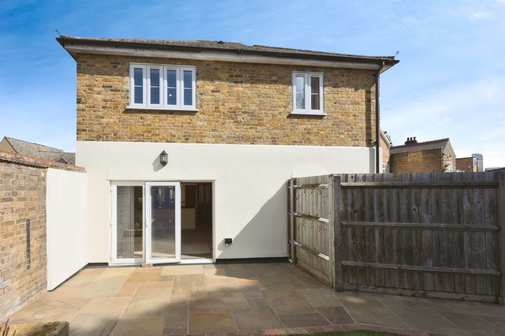 Property photo 3 of 17 Bathroom