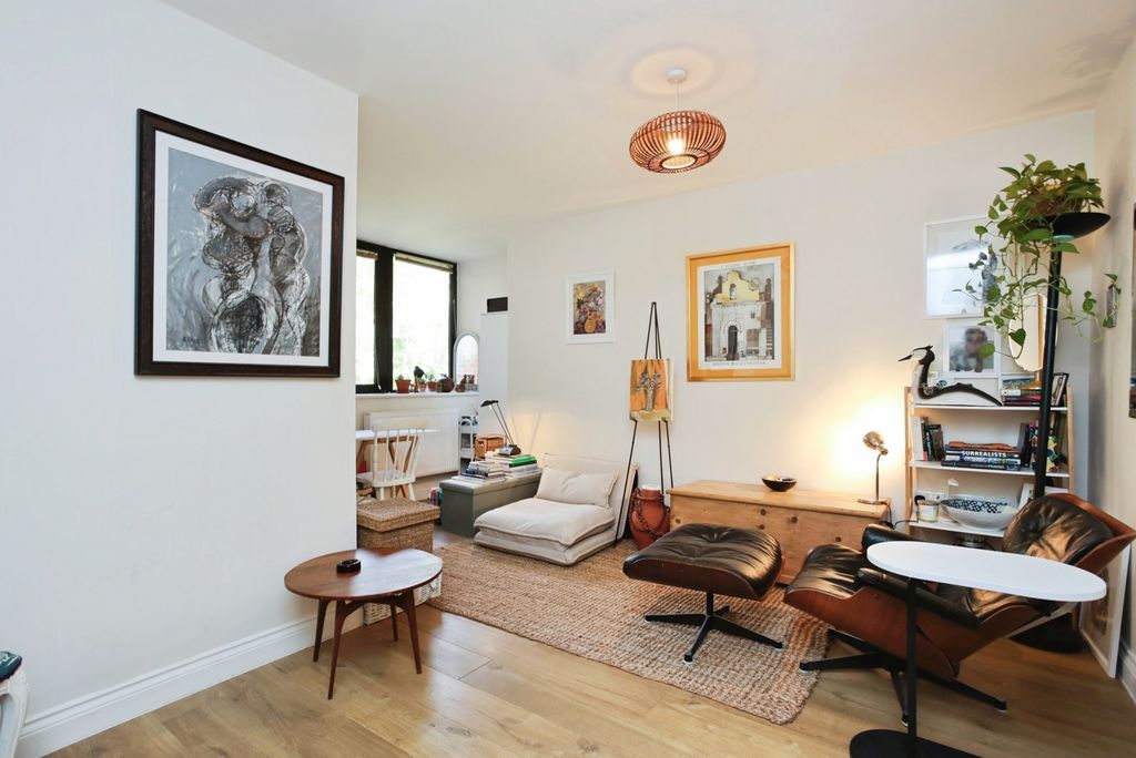 Property photo 2 of 15 Pbox-Img.Jpg