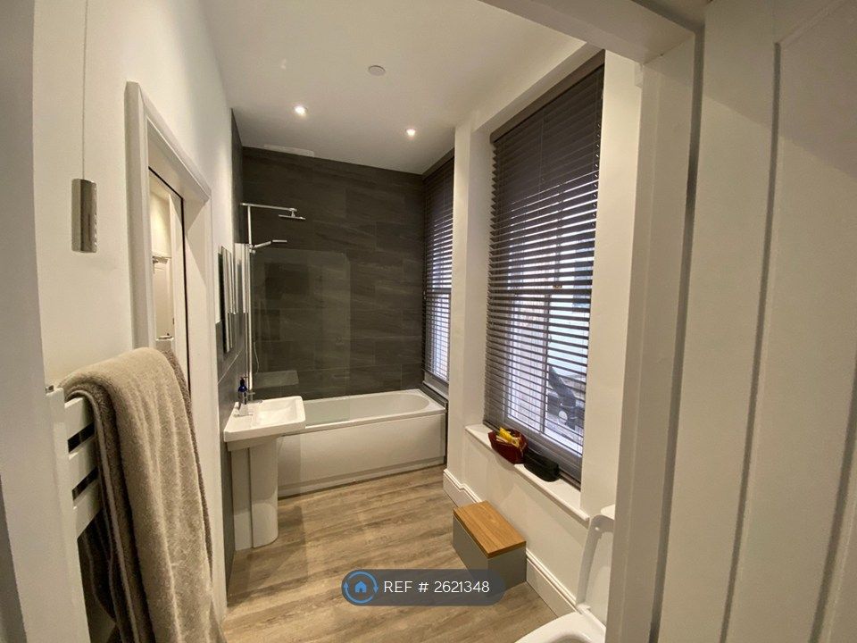 Property photo 2 of 7 Bath