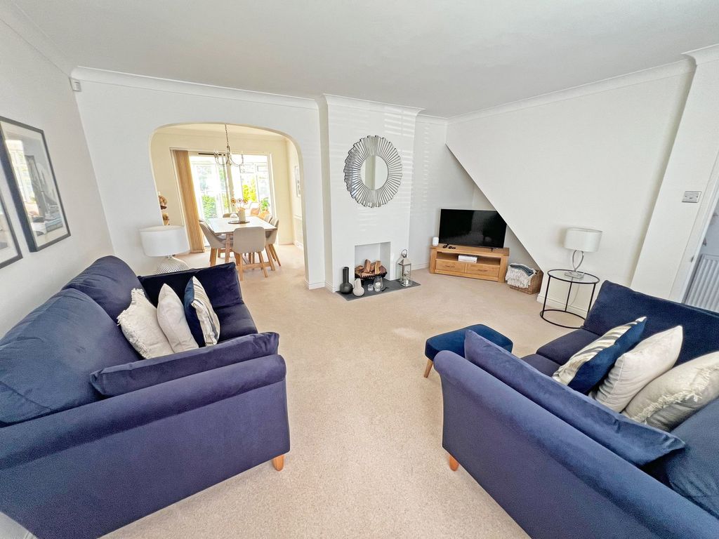 Property photo 2 of 27
