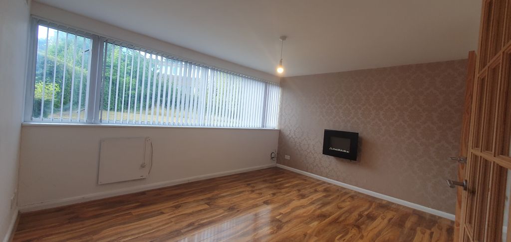 Property photo 2 of 31