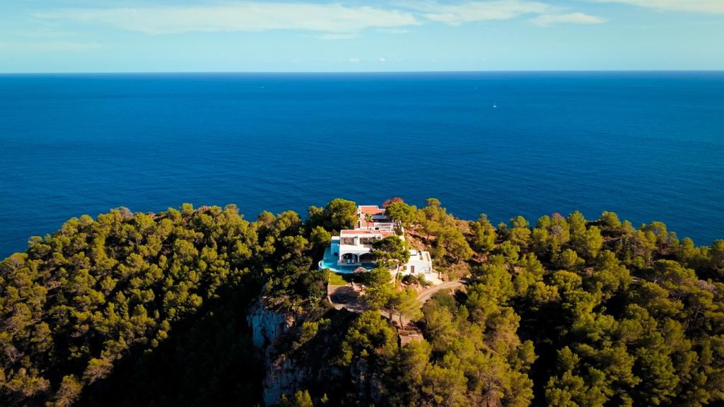 Property photo 3 of 32