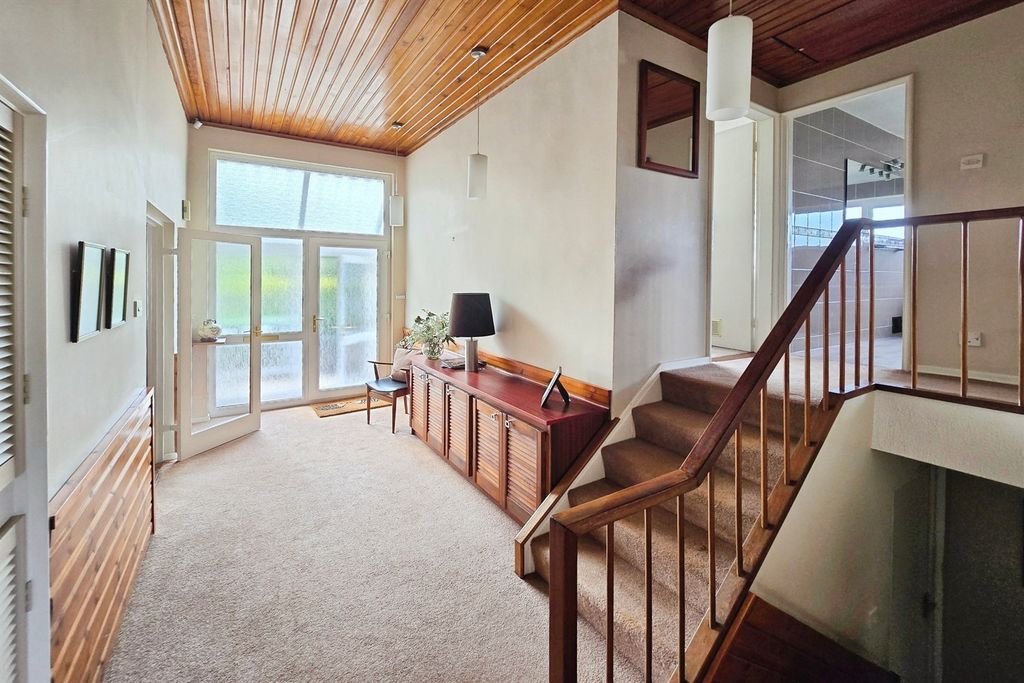 Property photo 3 of 16 Hall