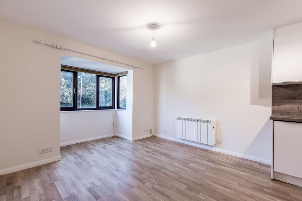Property photo 1 of 10 Lounge (Example)