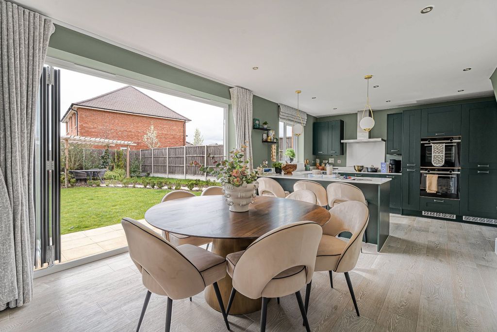 Property photo 3 of 36 Kitchen/Dining