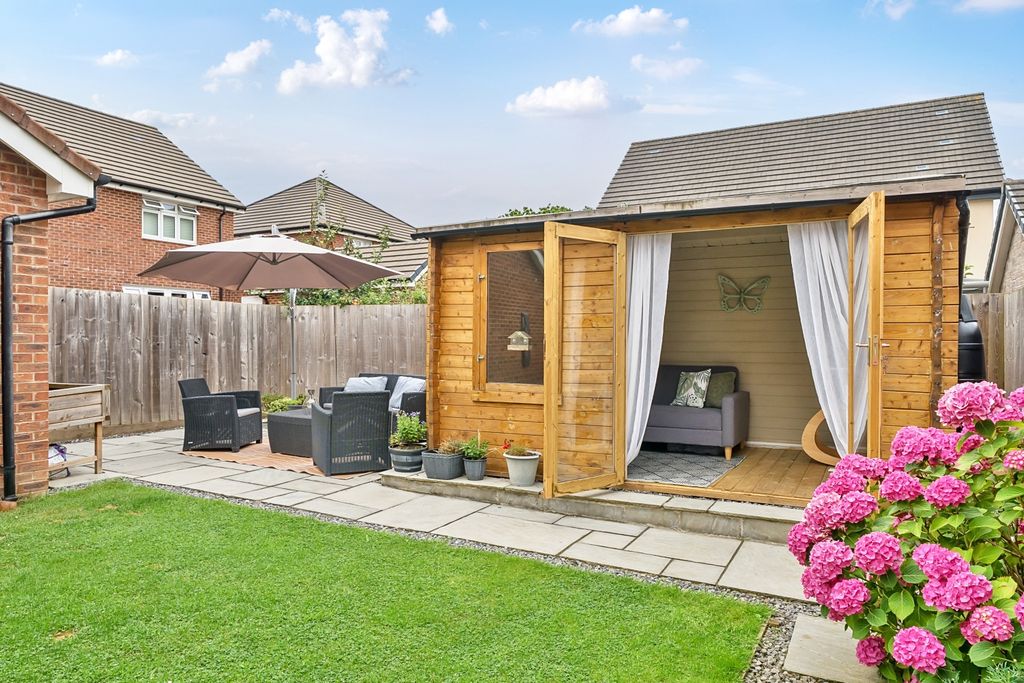 Property photo 3 of 18 1325517-12-68793E6d72F2d