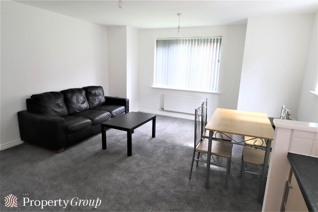 Property photo 2 of 12 79 Signet Square .Png