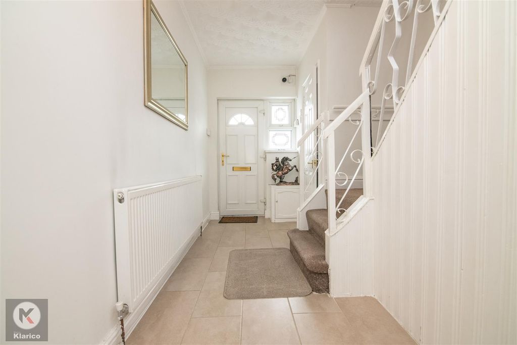 Property photo 2 of 16 Brooklandsrd-12.Jpg