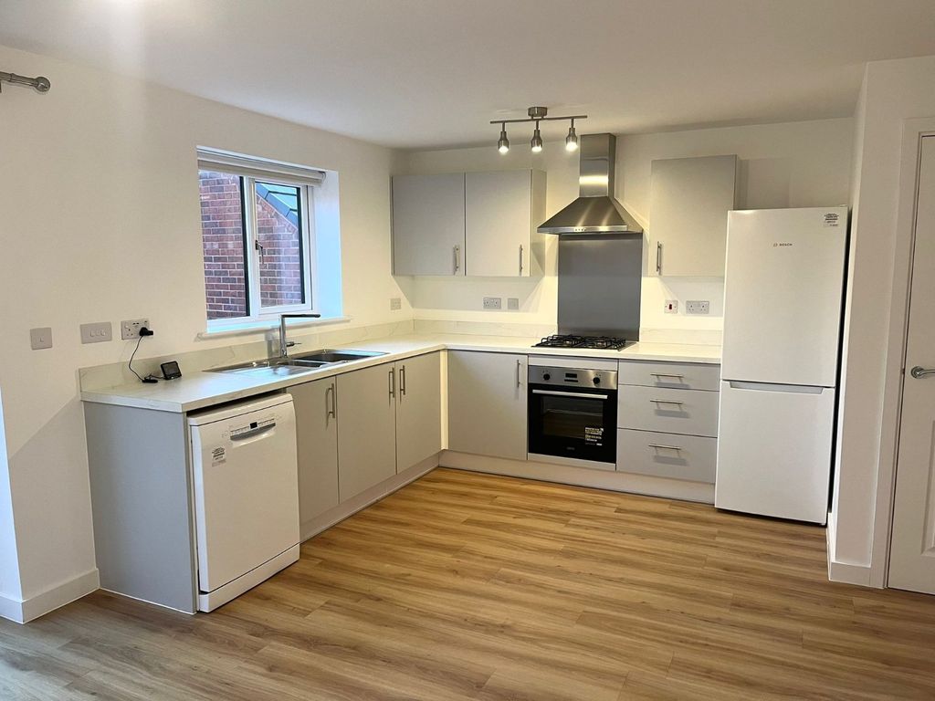 Property photo 2 of 12 Picture No. 17